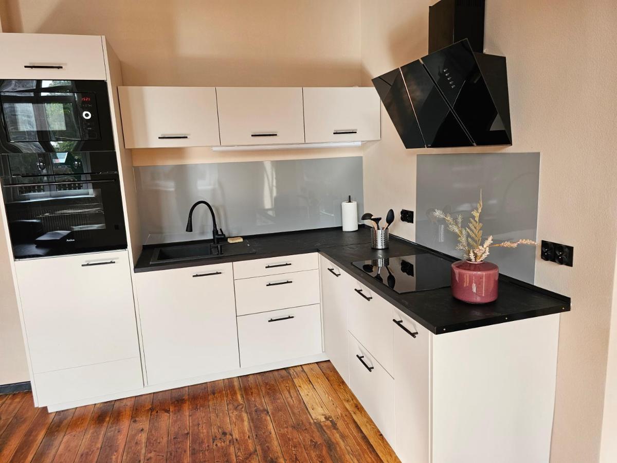 Alte Schule Apartment Żarska Екстериор снимка